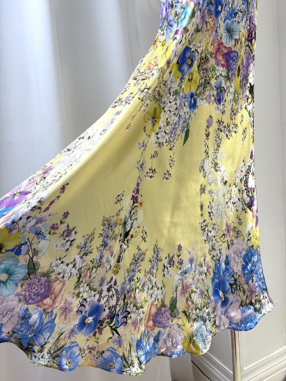 CAMILLA Appliqued embellished floral-print silk-satin maxi dress - Picture 14 of 16